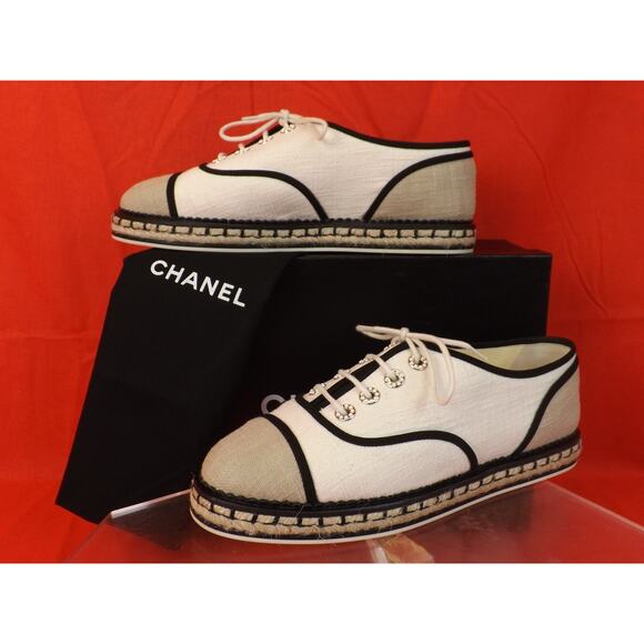 NIB CHANEL G31345 BEIGE CANVAS LACE UP PEARLS CC ESPADRILLE FLAT OXFORDS 39.5 - Picture 2 of 12